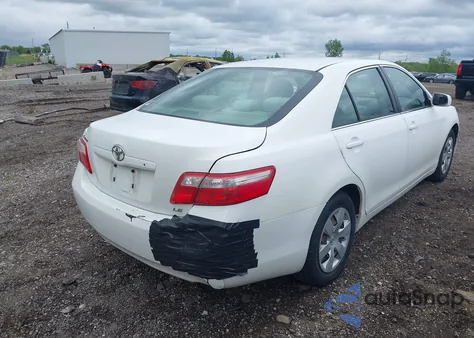 2007 Toyota Camry Ce/Le/Se/Xle z USA, uszkodzony, nr VIN 4T1BE46K87U585189